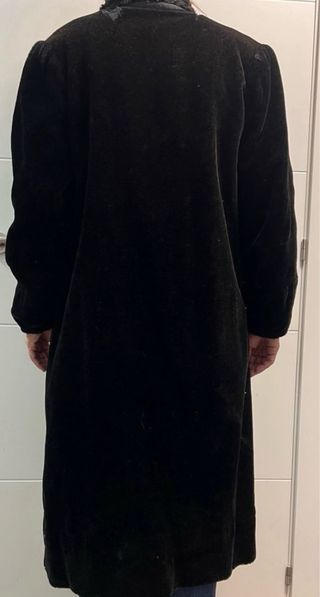 Abrigo terciopelo negro cuello pelo