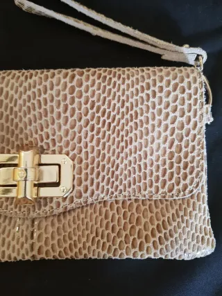 Bolso de mano efecto piel serpiente