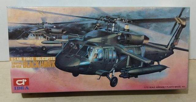 Kit Modelo Plástico Idea Sikorsky UH-60A Black Haw