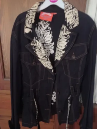 Chaqueta vaquera con estampado