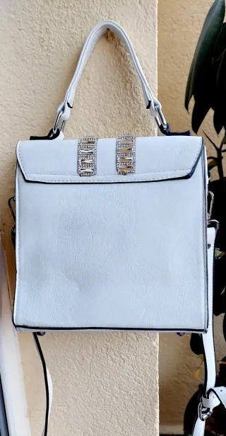Bolso blanco con pedrería