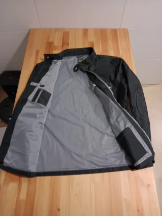 CHAQUETA CORTAVIENTOS MOVISTAR TALLA XL