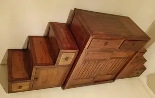 Mueble madera exótica escalonado