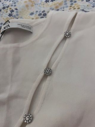 Top Zara blanco con pedrería
