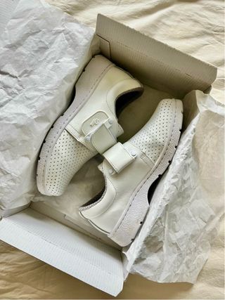 Zapatos sanitarios blancos con velcro