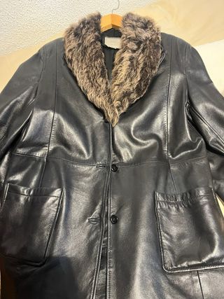 Chaquetón de piel con cuello de pelo