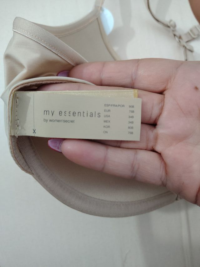 Set reggiseni in pizzo rosa e beige