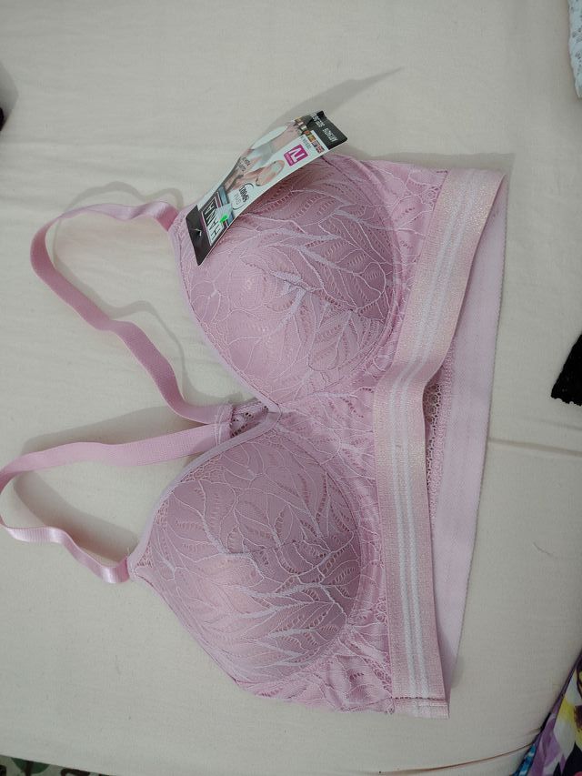 Set reggiseni in pizzo rosa e beige