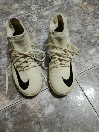 Zapatillas Nike Beige y Negro Talla 41