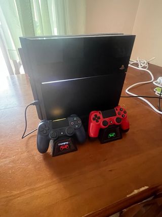 PS4 (PlayStation 4) Negra + 2 Mandos y 5 películas