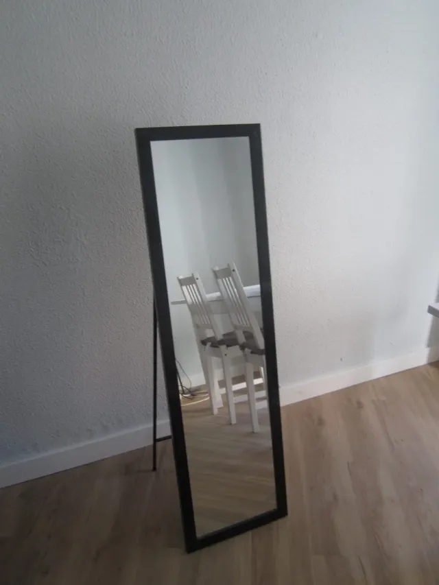 Espejo de pie negro