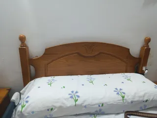 Testiera in pino intagliato