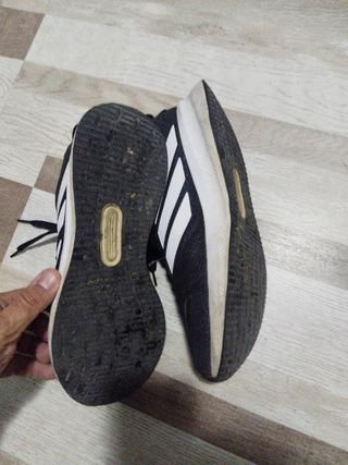 Zapatillas Adidas Negras y Blancas