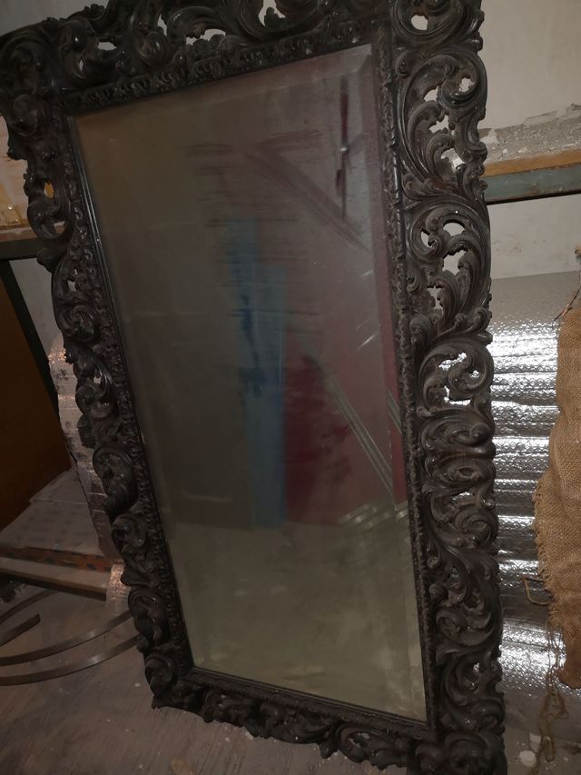 Espejo antiguo tallado