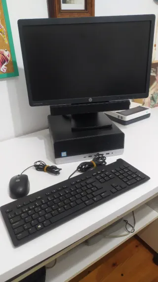 PC HP con Monitor, Teclado y Ratón