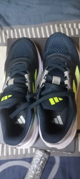 Zapatillas Adidas Negras y Verdes