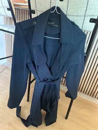 Chaqueta corta estilo gabardina