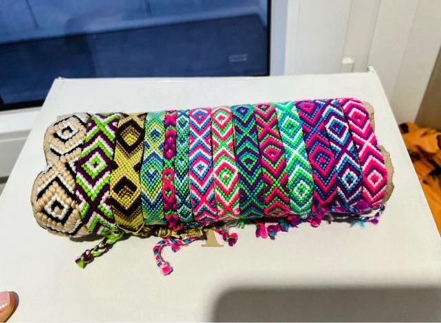 Pulseras hechas a mano multicolor