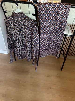 Conjunto blusa y pantalón punto estampado