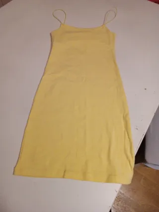 Vestido amarillo de tirantes