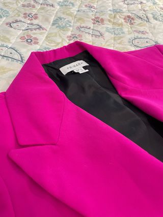 Americana fucsia doble abotonadura