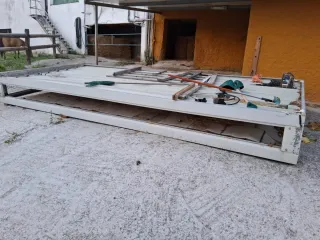 Estructura metálica plegada