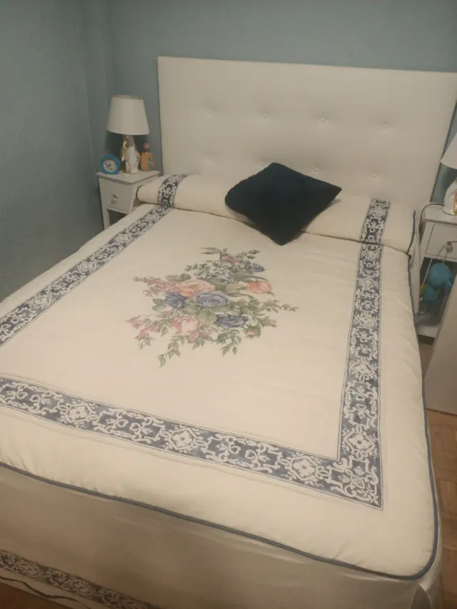 Edredón floral beige y multicolor cama 135