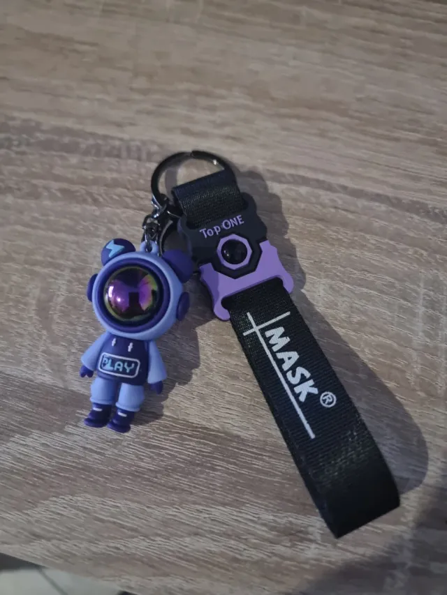 Llavero Astronauta Morado PLAY