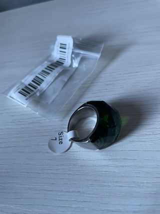 Anello con pietra verde e argento