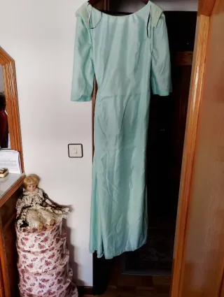 Vestido de ceremonia verde agua.Necesita limpieza 