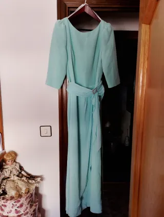 Vestido de ceremonia verde agua.Necesita limpieza 