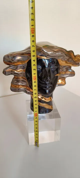 Escultura A. Canero Cerámica Negra y Dorada