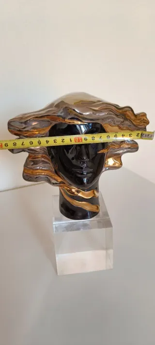 Escultura A. Canero Cerámica Negra y Dorada