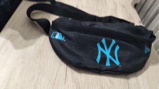 Riñonera New Era NY Yankees Negra y Azul