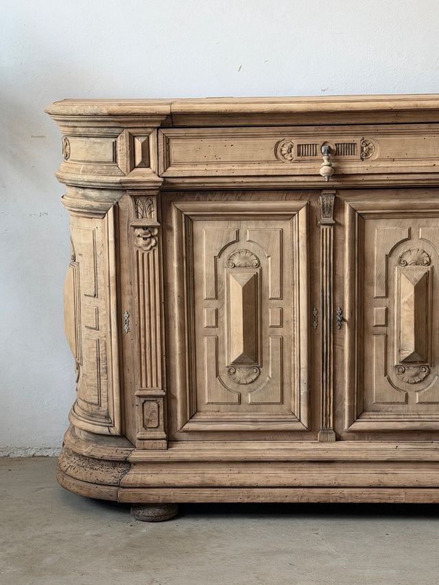 Buffet antiguo  o platera revival historicista