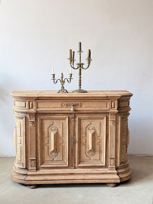 Buffet antiguo  o platera revival historicista