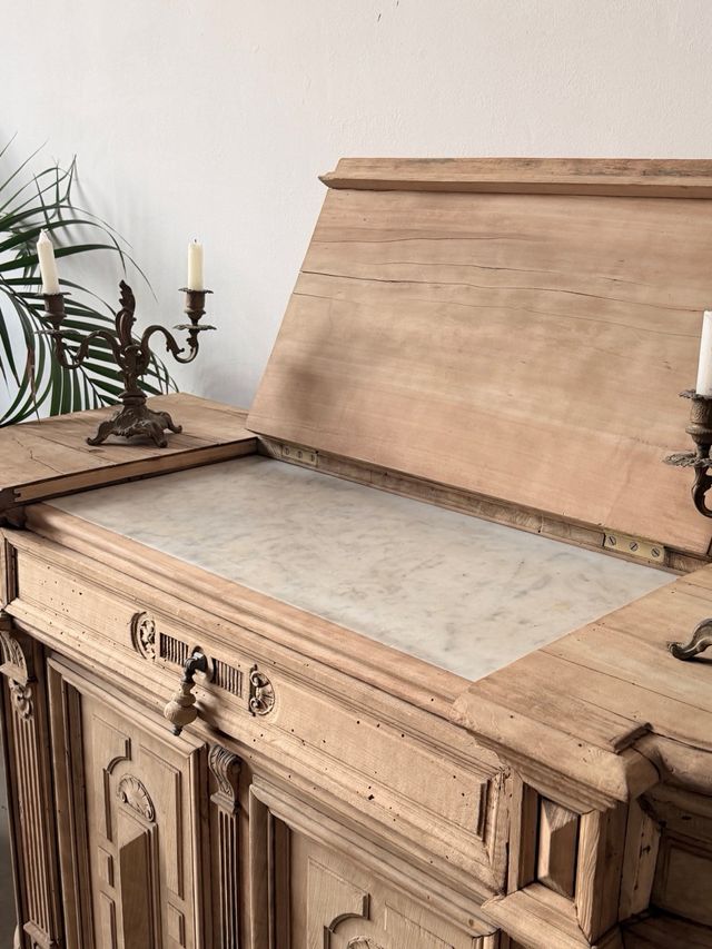 Buffet antiguo  o platera revival historicista