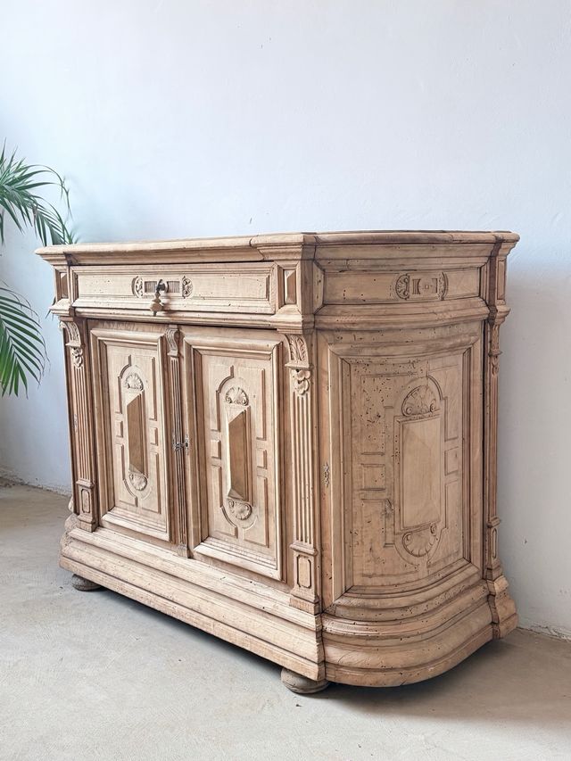 Buffet antiguo  o platera revival historicista