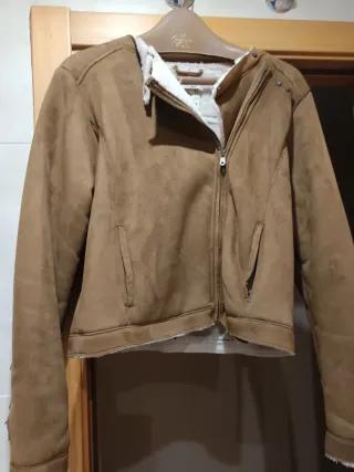 Cazadora beige y marrón