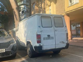 Furgoneta Blanca. nissan trade 100 turvo 108 cv 