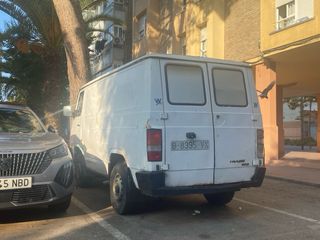 Furgoneta Blanca. nissan trade 100 turvo 108 cv 