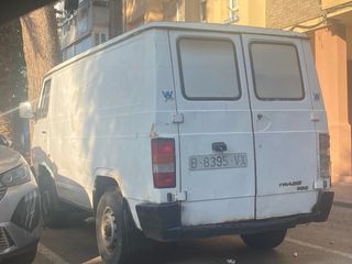 Furgoneta Blanca. nissan trade 100 turvo 108 cv 