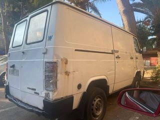 Furgoneta Blanca. nissan trade 100 turvo 108 cv 