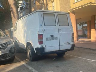 Furgoneta Blanca. nissan trade 100 turvo 108 cv 