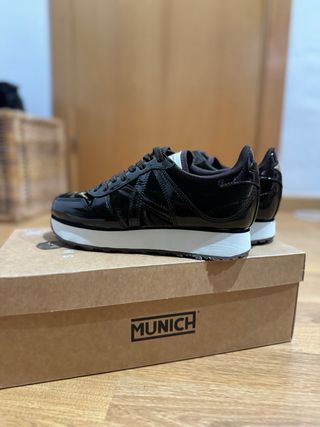 Zapatillas Munich Negras Charol