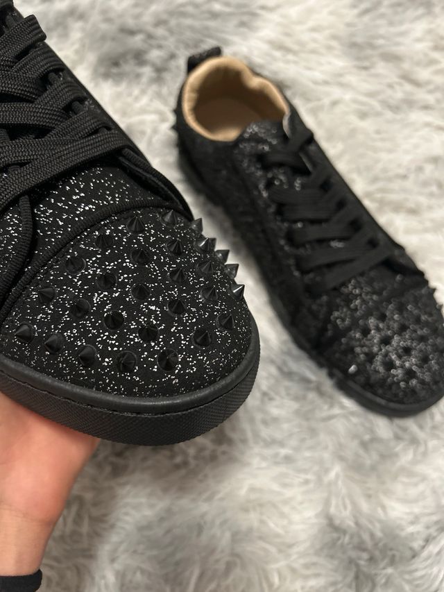 Scarpe footkorner nere con suola rossa