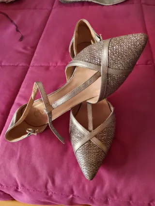 Zapatos de ceremonia grises y plateados