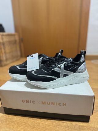 Zapatillas Munich Negras y Plateadas
