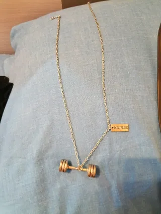 Collana con bilanciere e scritta DISCIPLINE