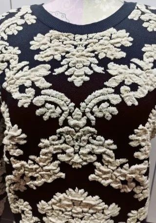 Jersey estampado dorado. Pull&Bear 